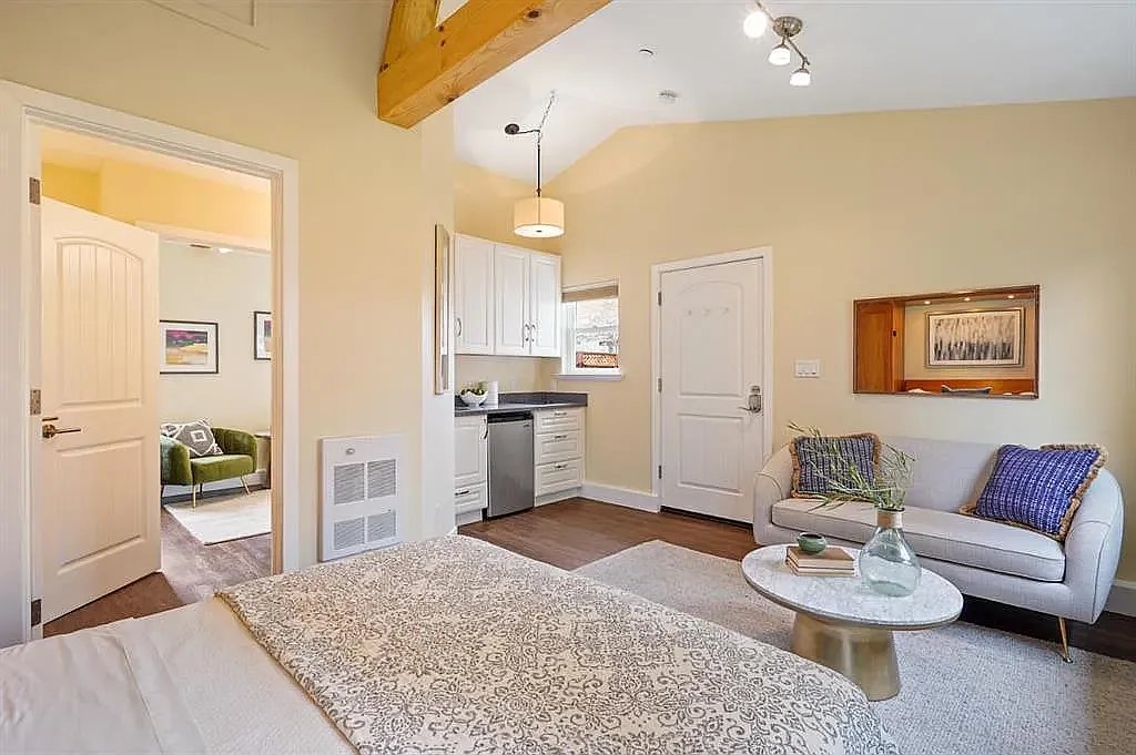 Studio, 500 sqft, $2,280 — Photo 1