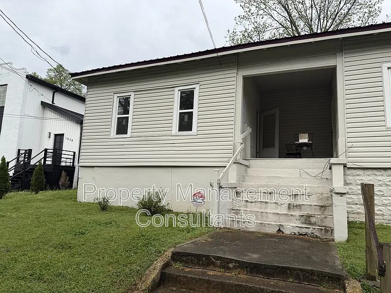 Building Photo - 1034 N Royal Ave #2
