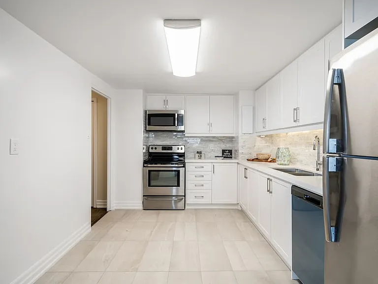 355 R Saint Clair Ave W — Photo 14