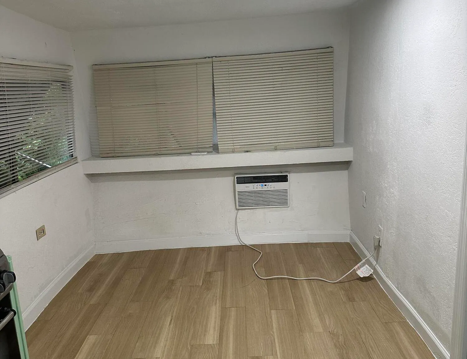 2 bed, 1.0 bath, 650 sqft, $1,300 — Photo 2