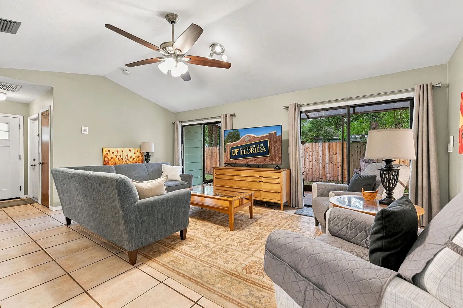 2 bed, 1.0 bath, 1076 sqft, $3,407 — Photo 3
