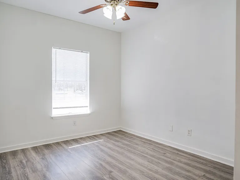101-103 Cactus St — Photo 13