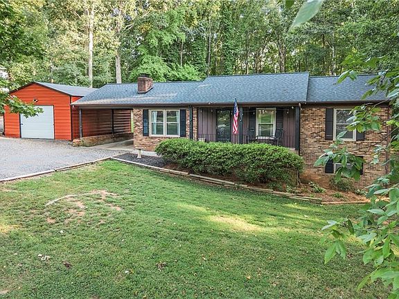 2nd image of 206 Laura Rd