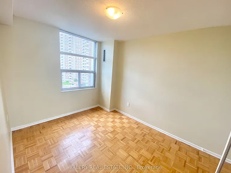 10 Edgecliff Golfway #711 — Photo 8
