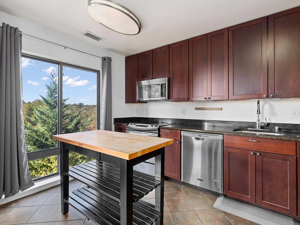 1st image of 120 Roberts Ln APT 401