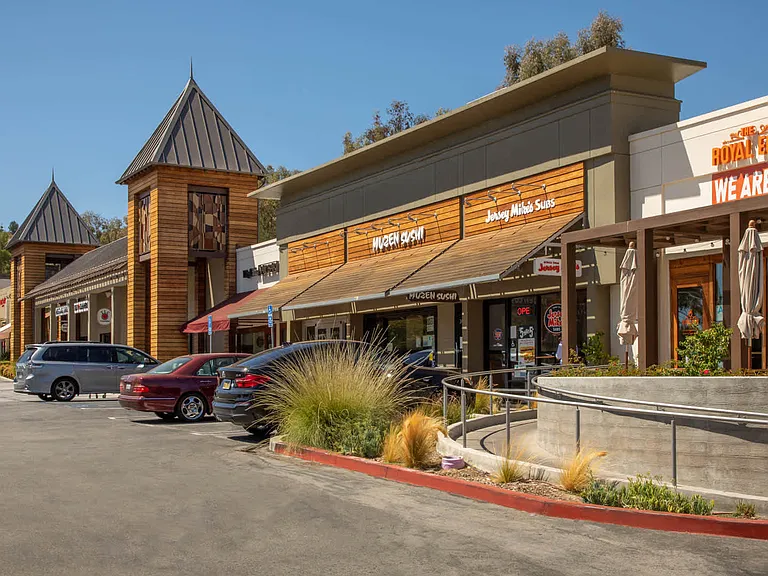 Your favorite shops and retailers are all nearby, along Lindero Canyon Road.