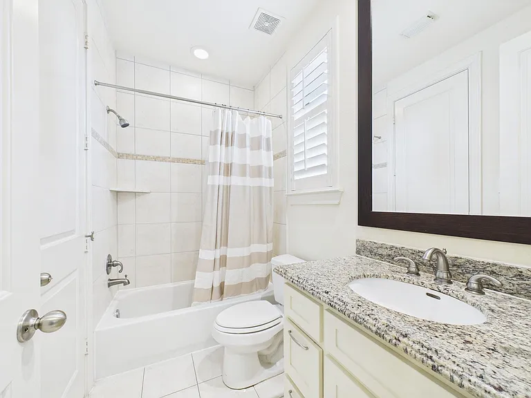 11025 Sherwood Grv — Photo 9