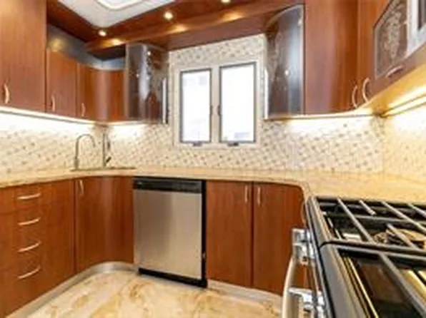 2613 East 65th Street image 10 of 31