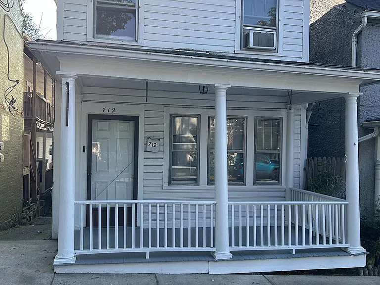 712 S Cameron St — Photo 1