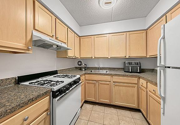 4th image of 113 W 117th St APT 2
