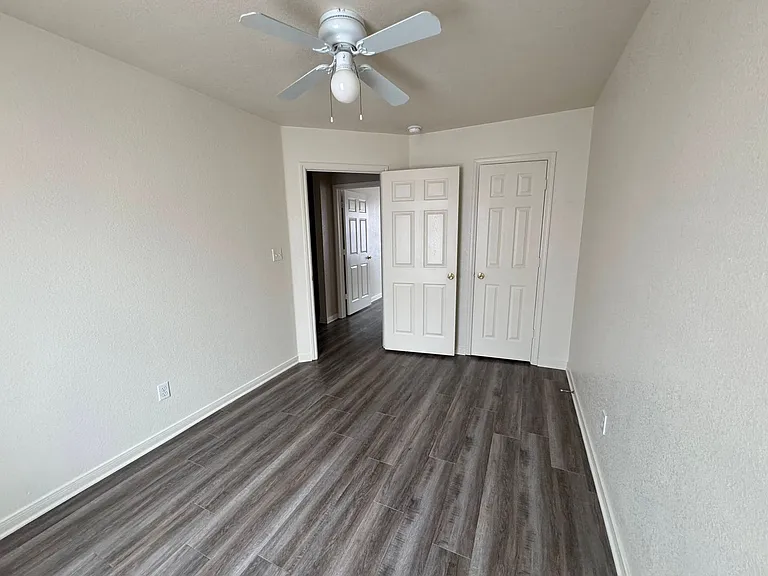 3805 Y S Pak Ct — Photo 16