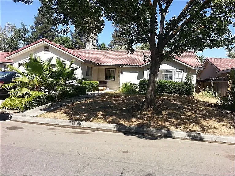 Photo 1 of 3 - 6110 N Carica Ave - Fresno, CA Primary Photo - 6110 N Carica Ave