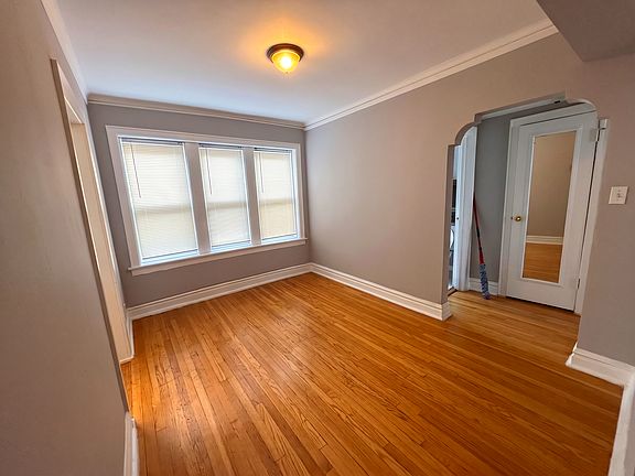 3rd image of 842 N Massasoit Ave APT 1E