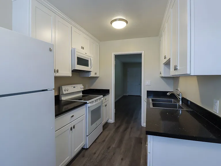 972 College Drive — Photo 5