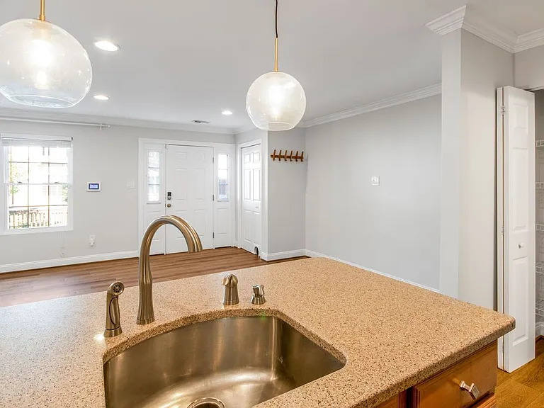 14318 S Shore Ct — Photo 11