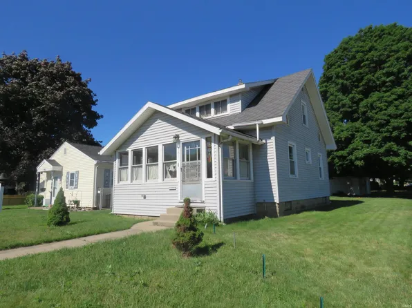 1701 S Twyckenham Dr, South Bend, IN 46613