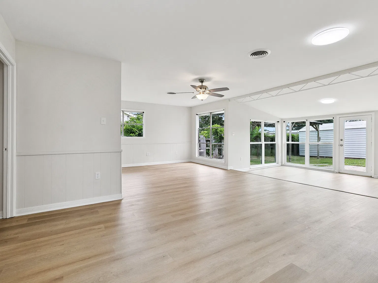 3 bed, 1.5 bath, 1457 sqft, $2,250 — Photo 3