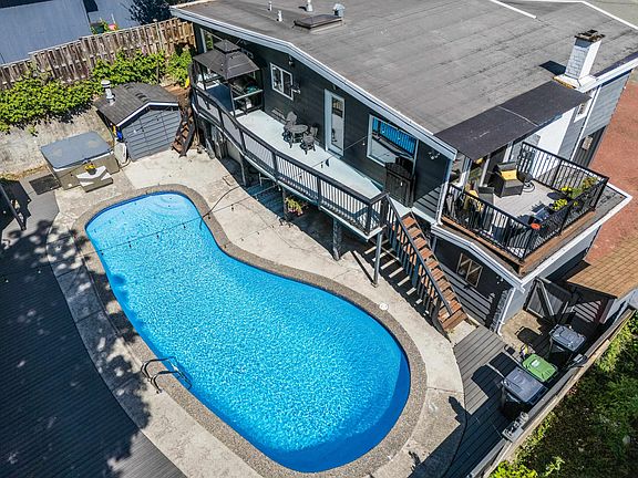 3rd image of 348 Seaforth Cres