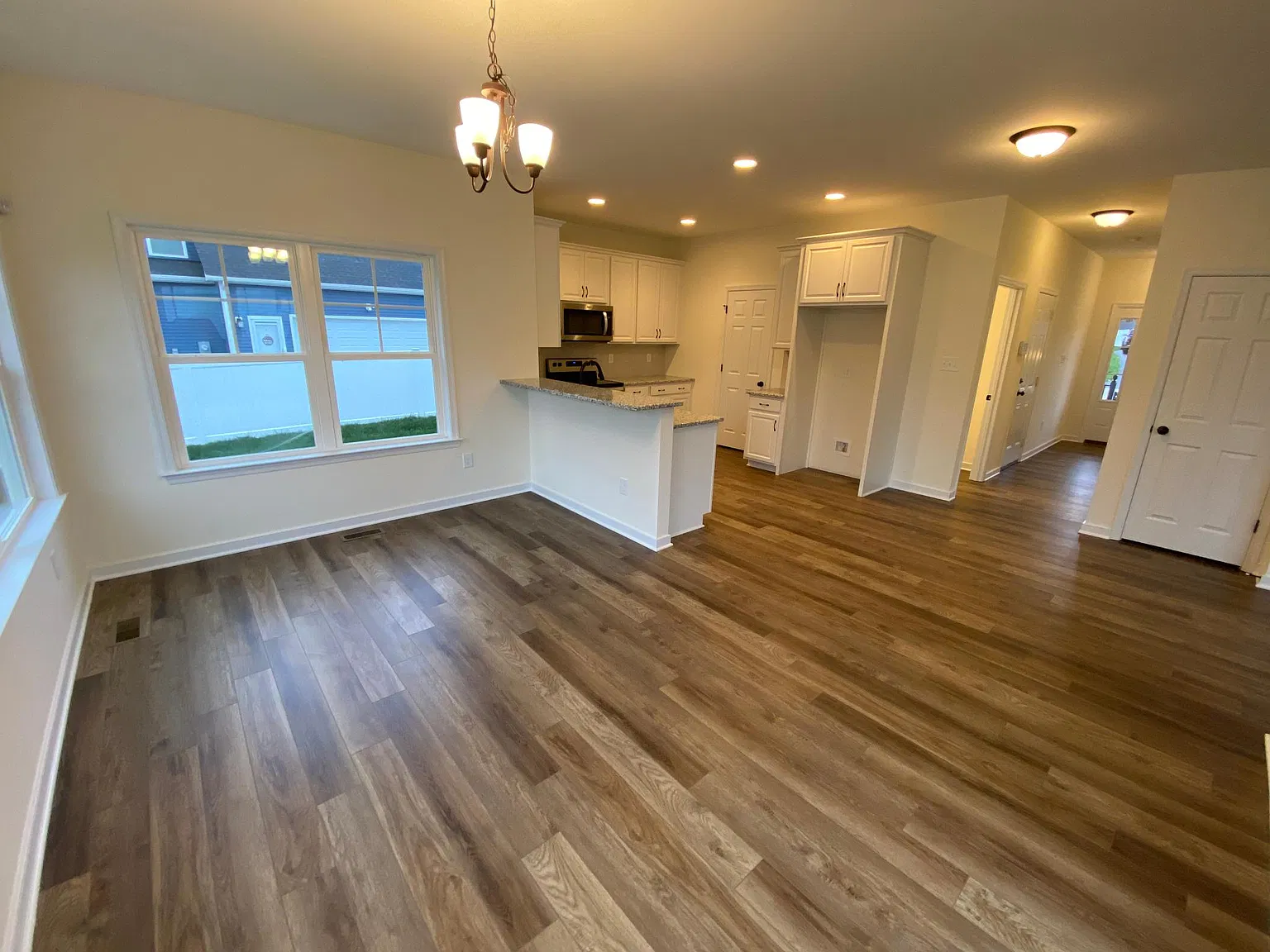 3 bed, 2.5 bath, 1803 sqft, $2,600 — Photo 3