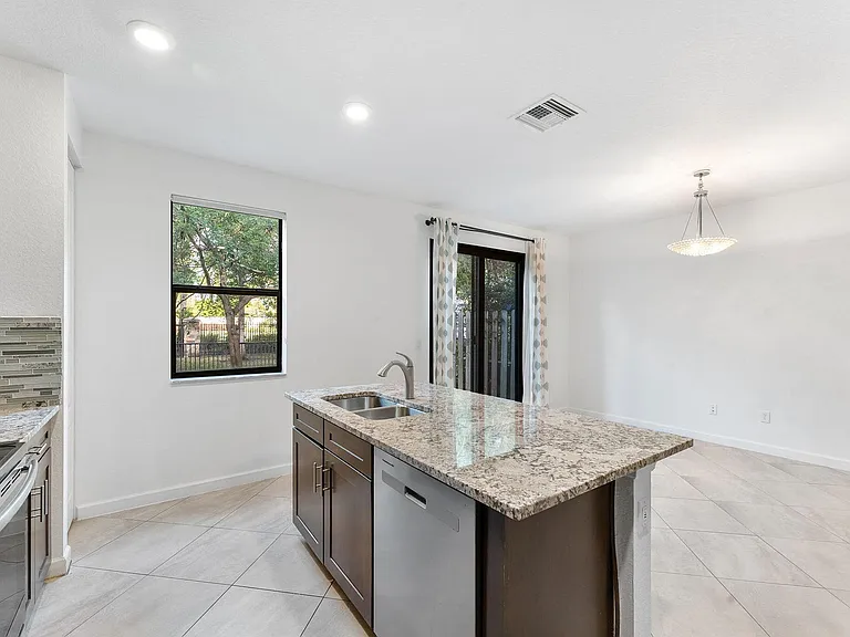 12756 Anthorne Ln S — Photo 15