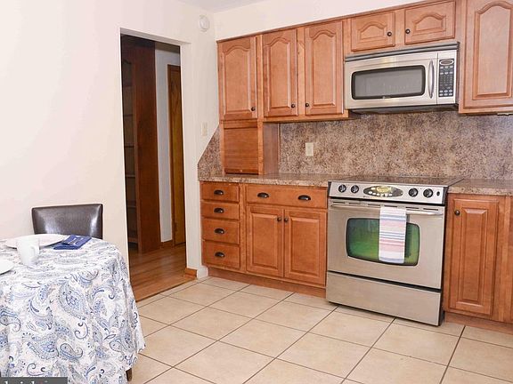 5th image of 138 Pangborn Blvd