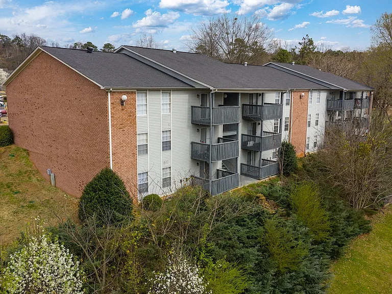 Ascot Place Apartments — Photo 54
