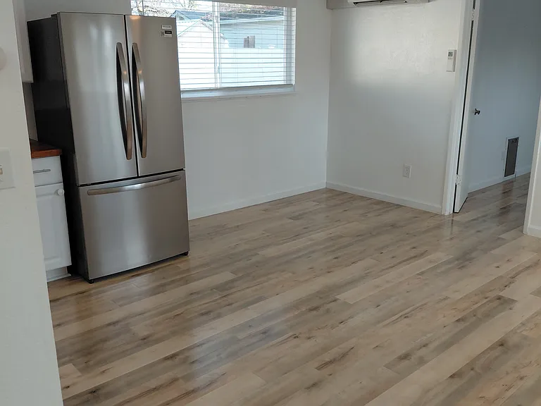 411 SW Westholm Ave — Photo 27