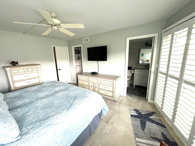 1250 N Portofino Dr #301 — Photo 8