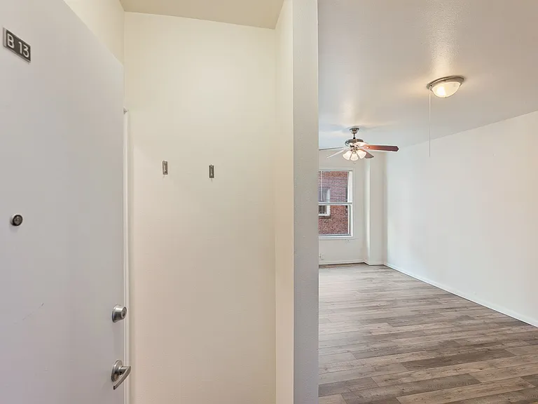 Abbottsford Apartments — Photo 117