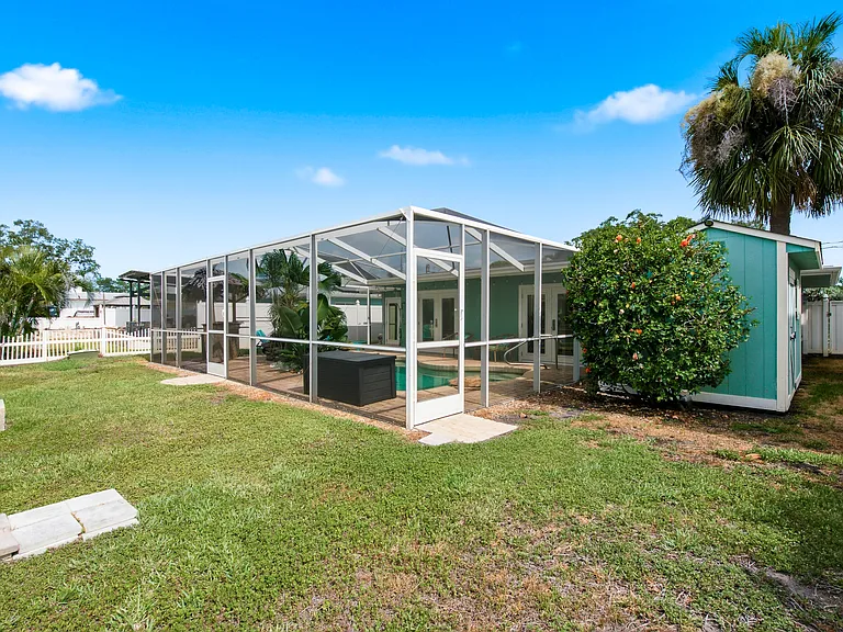 580 Baywood Dr W — Photo 43