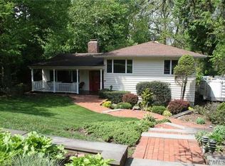 59 Ridge Dr E, Roslyn, NY 11576