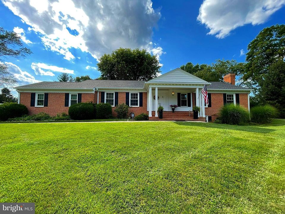 1st image of 120 Briarcliff Ln