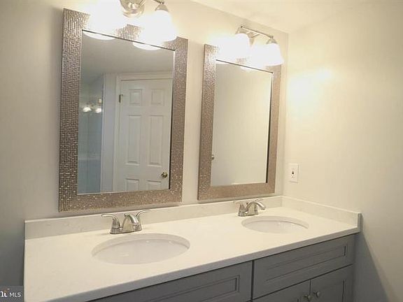 5th image of 42 Walton Ct