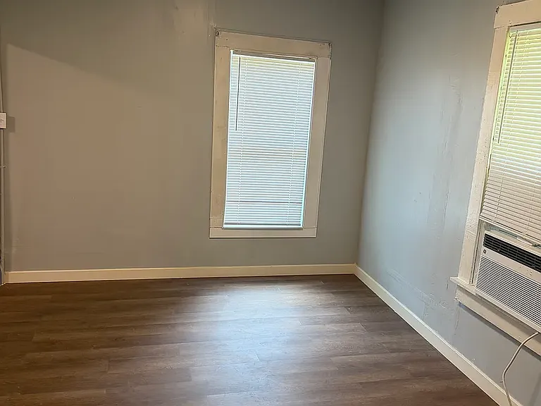 1304 E Clay St — Photo 8