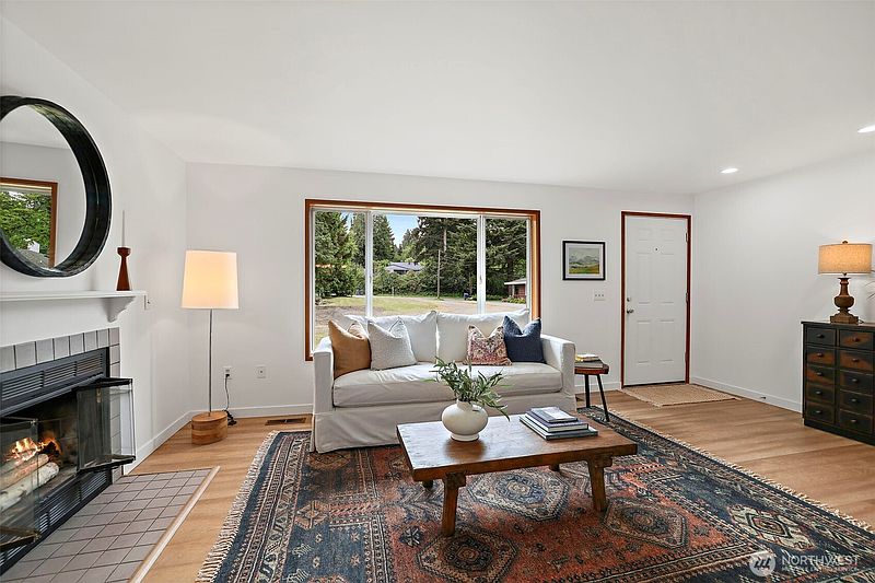 3rd image of 11726 8th Avenue S