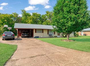 1705 W Taylor St, Clarksville, TX 75426