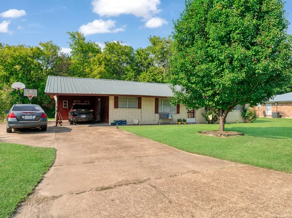 1705 W Taylor St, Clarksville, TX 75426