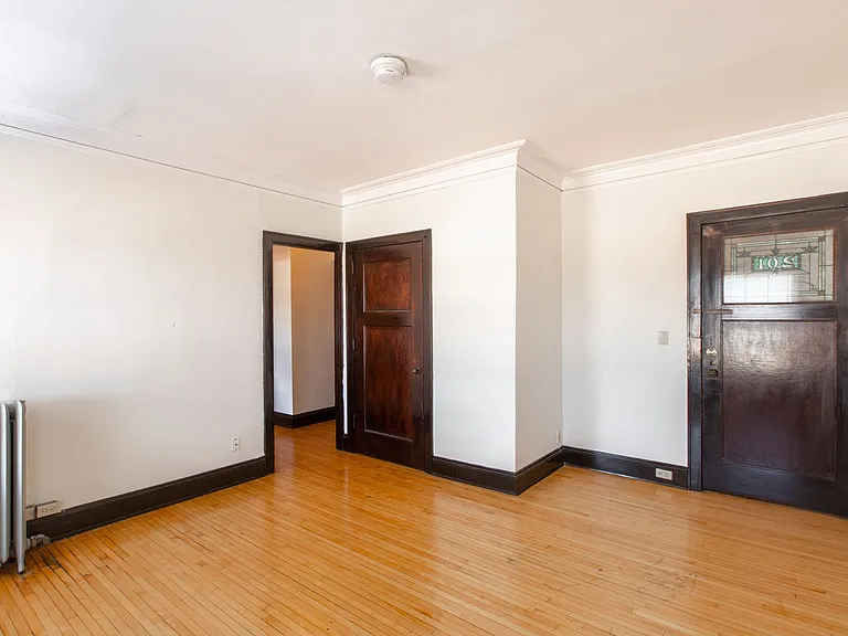 1325 W 27th St — Photo 12