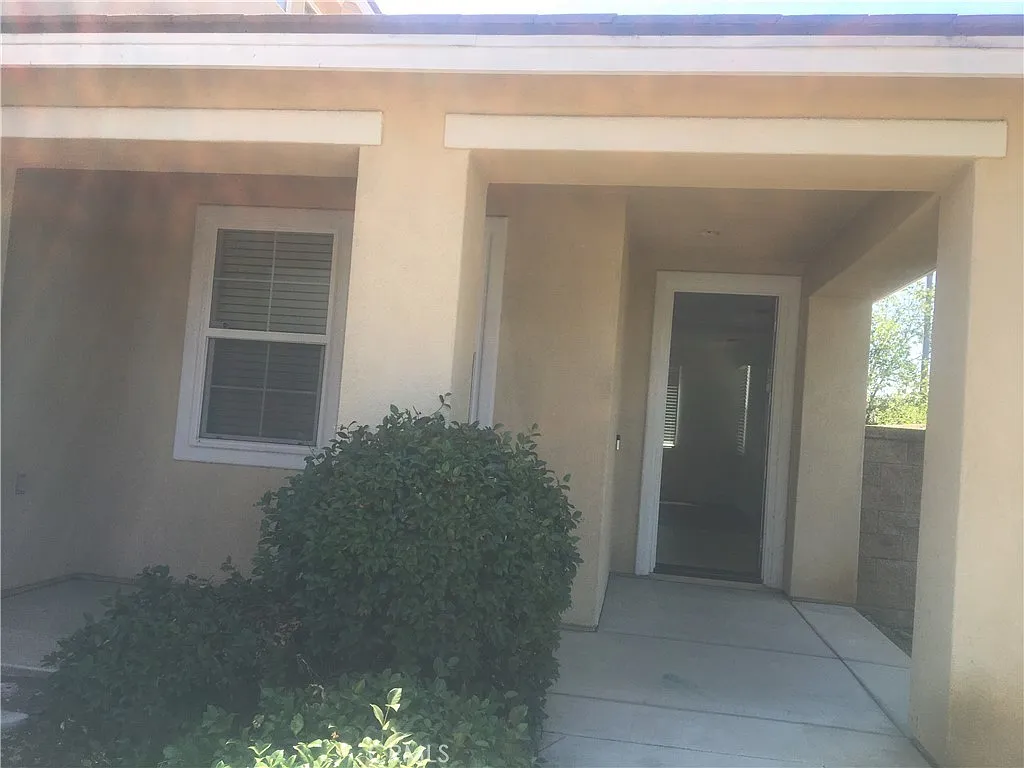 4 bed, 2828 sqft, $4,000 — Photo 2