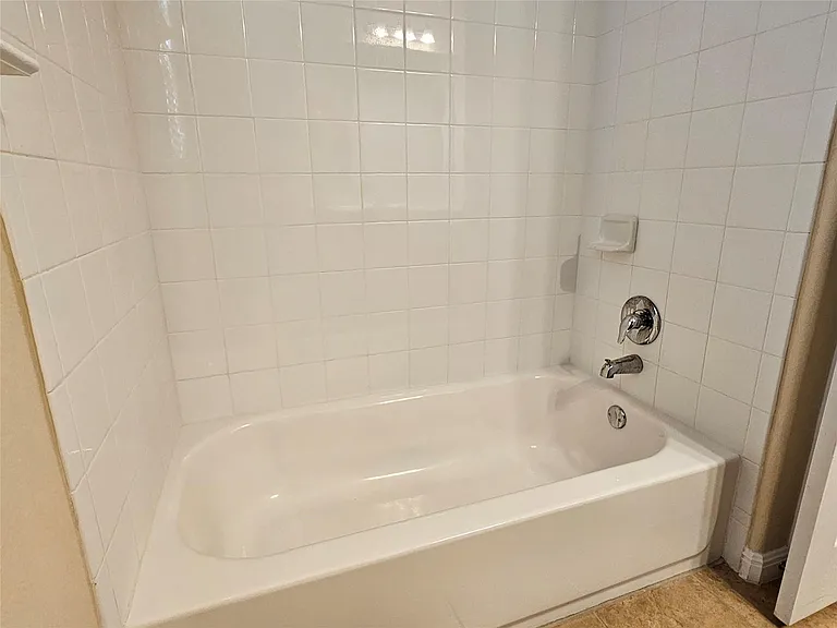 808 Lost Pines Ln — Photo 29