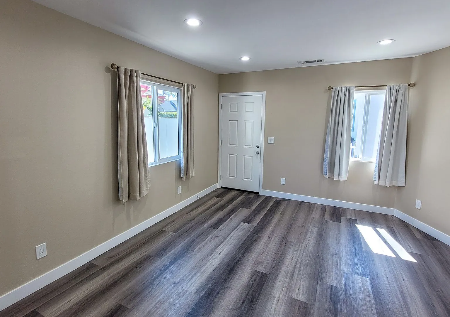 New Adu 2 Bed 2 Bath With All Appliances Included! — Photo 4
