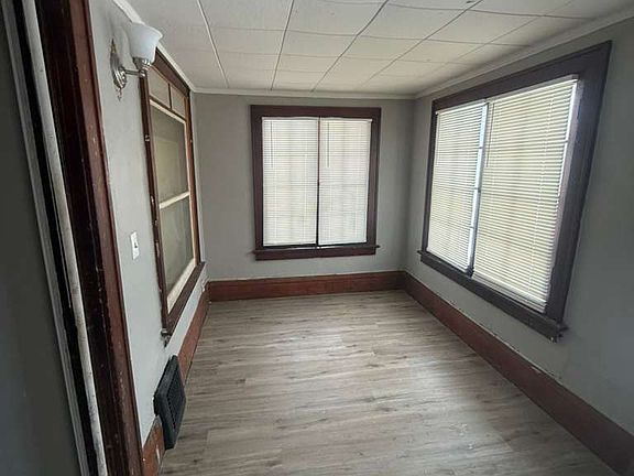 5th image of 2742 Thomas Ave N