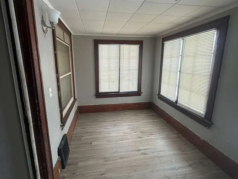 2742 Thomas Ave N — Photo 5