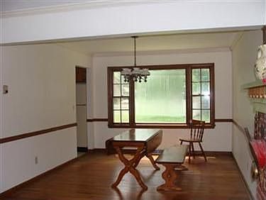 4th image of 18693 Main St