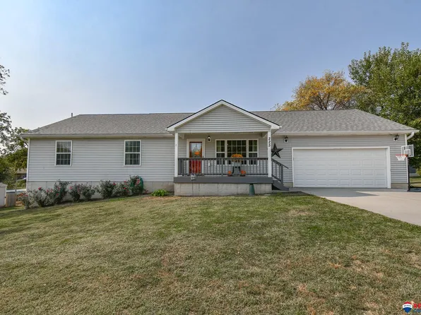 225 East St, Palmyra, NE 68418