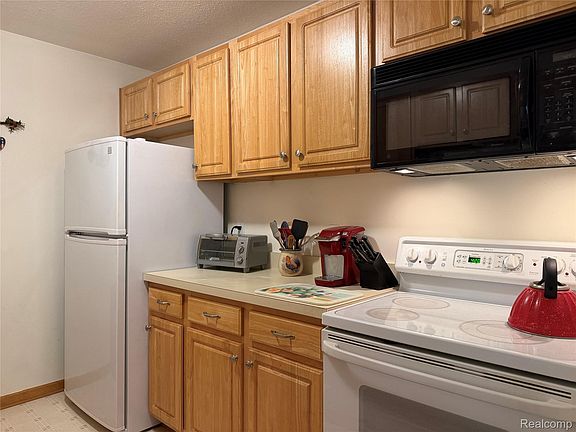 4th image of 276 Marigold Cir #18