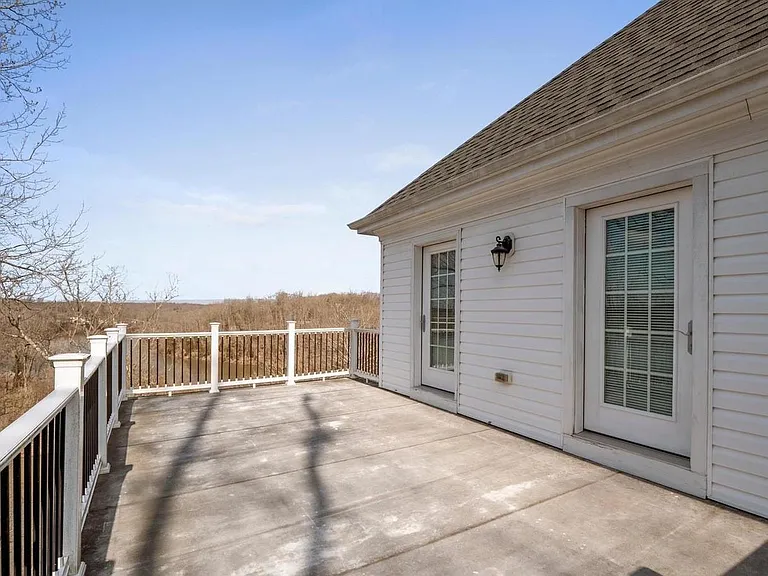 8100 Longtree Rd — Photo 31