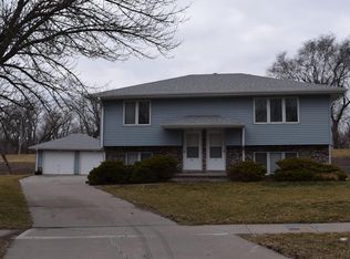 93 Glenview Dr, Council Bluffs, IA 51501