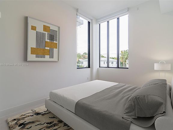 5th image of 1030 15th St Unit 215