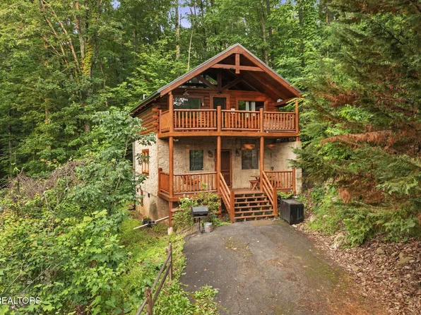 1868 Orchard Dr, Pigeon Forge, TN 37876